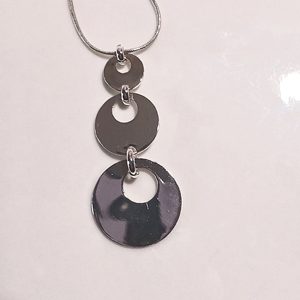 Retro Silvertone Pendant Necklace